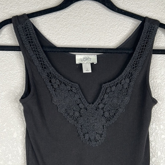 LOFT Ann Taylor Black Embroidered V-Neck Cotton Tank Top Size Small - Picture 2 of 5